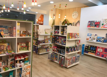 Сеть магазинов деревянных и развивающих игрушек Montessori shop